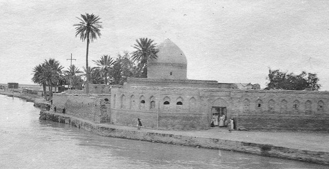 Turbe Uzejra, a.s. na obali Tigrisa