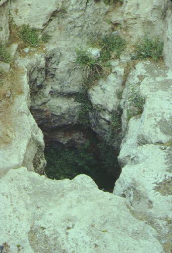 Ulaz u pećinu Macpelah - kaburove Ibrahima, Ishaka i Jakuba, a.s.